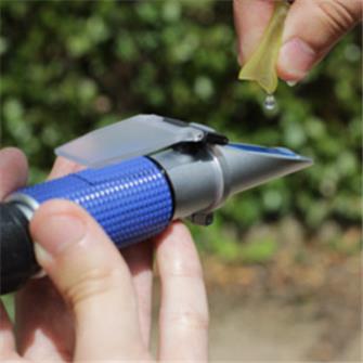 How does it work?: the Refractometer
