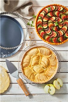 HomeBaking Box Pies with Perforated Circle Meat Pie and Pie Server
